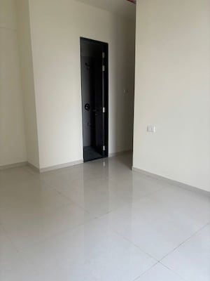 Room in 2 BHK Apartment at Sheth Zuri, Laxmi Nagar – for Rent