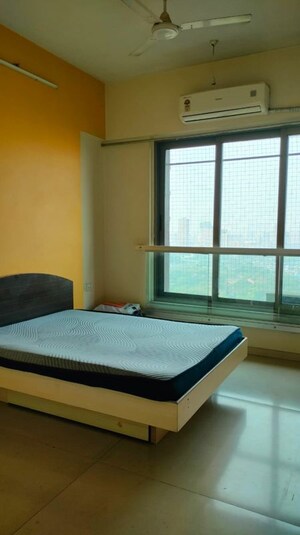 Bedroom in 2 BHK Apartment at Kalpataru Towers, Kandivali East – for Rent