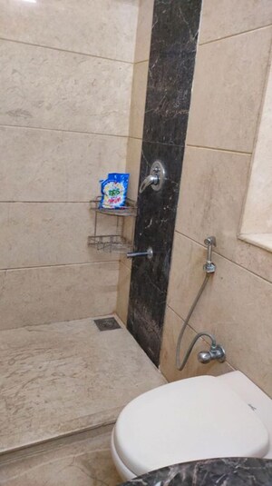 Furnished Amenities in 2 BHK Apartment at Kalpataru Towers, Kandivali East – for Rent