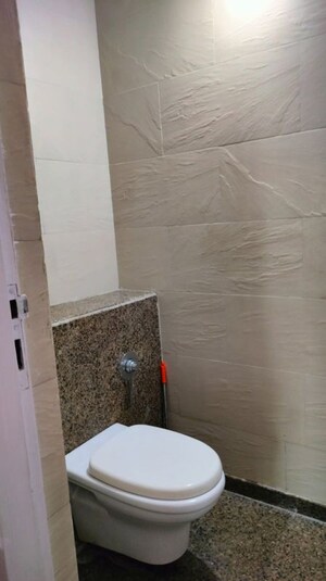 Bathroom in 2 BHK Apartment at Kalpataru Towers, Kandivali East – for Rent