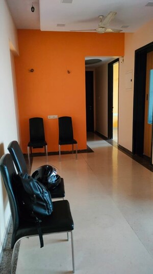 Furnished Amenities in 2 BHK Apartment at Kalpataru Towers, Kandivali East – for Rent