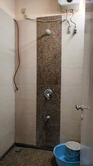 Bathroom in 2 BHK Apartment at Kalpataru Towers, Kandivali East – for Rent