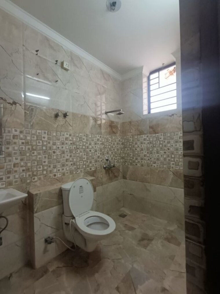 Bathroom, sector 46 2 Bedroom 1440 Sq.Ft. Builder Floor In Sector 46 Gurgaon 10167489