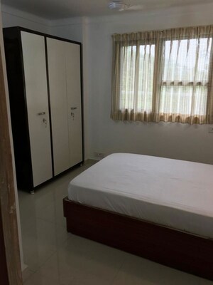 Bedroom in 1 BHK Apartment at Green Park – for Rent