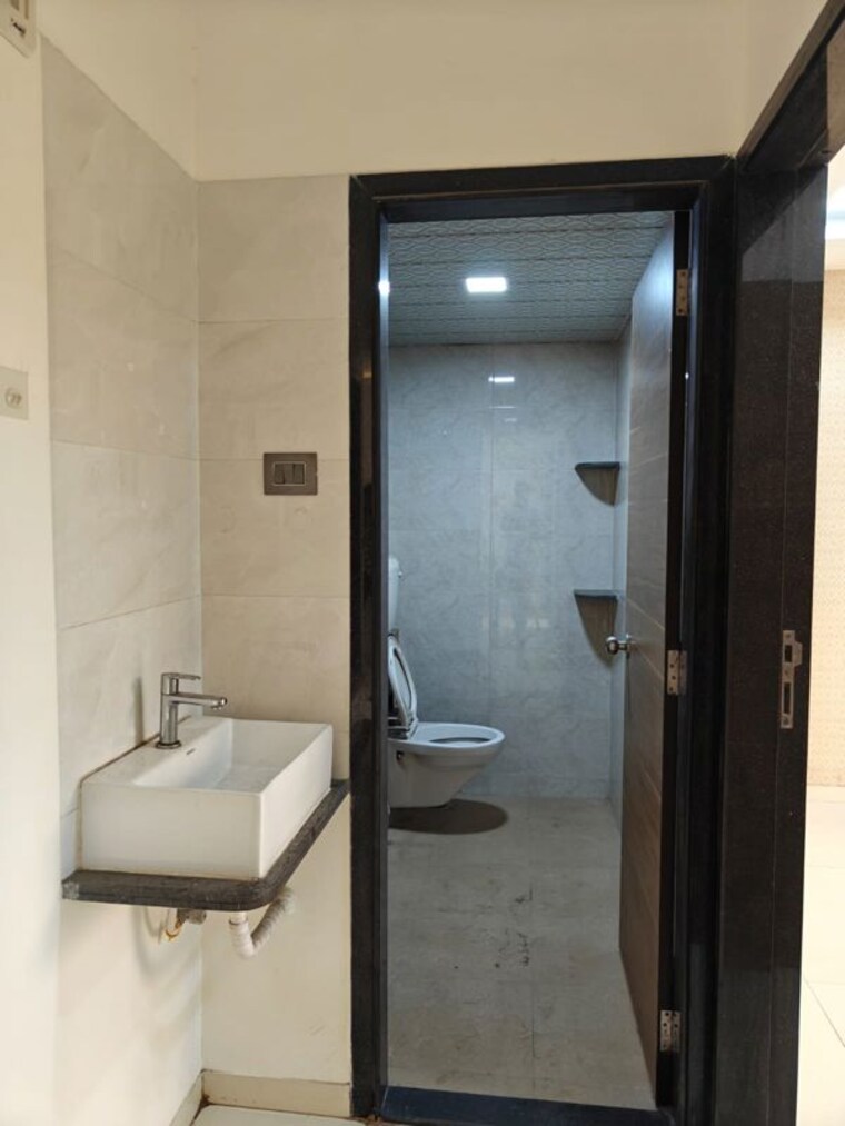 Bathroom, gajanan-shree-sai-jalaram 2 Bedroom 541 Sq.Ft. Apartment In Ulwe Navi Mumbai 10167580