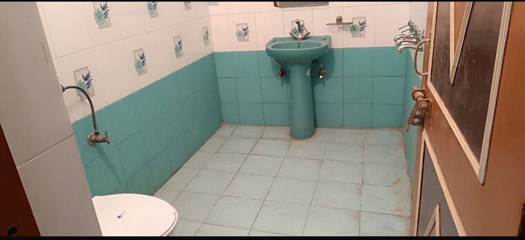 Bathroom, gomti nagar 2 Bedroom 1250 Sq.Ft. Independent House In Gomti Nagar Lucknow 10167602