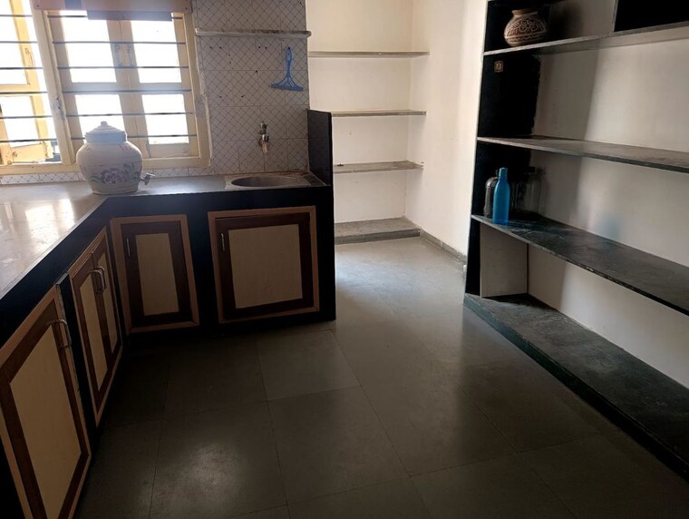 Room, satellite 3 Bedroom 165 Sq.Yd. Apartment In Satellite Ahmedabad 10167690