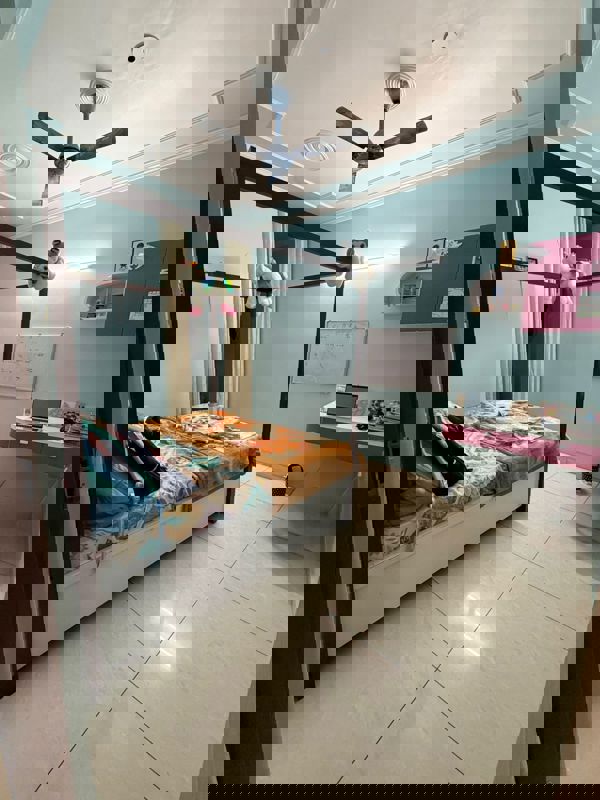 3 BHK + Pooja Room,Study Room 250 Sq.Yd. Builder Floor in Sainik Plaza