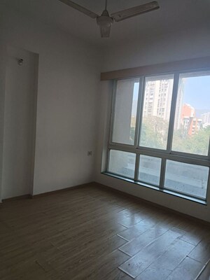 Room in 3 BHK Apartment at Hiranandani Meadows, Manpada – for Sale