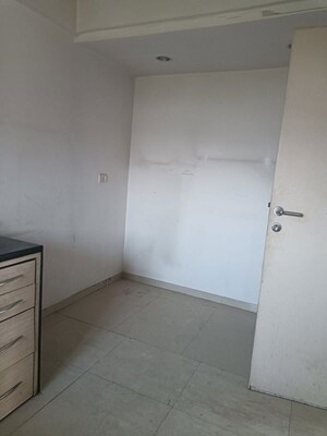 Room in 3 BHK Apartment at Hiranandani Meadows, Manpada – for Sale