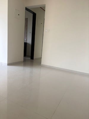 Room in 2 BHK Apartment at Sheth Zuri, Laxmi Nagar – for Rent