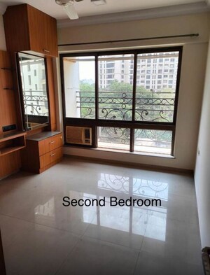 Room in 2.5 BHK Apartment at Raheja Acropolis, Deonar – for Rent