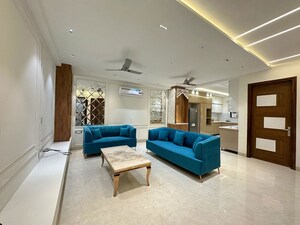 Living Room in 6+ BHK Independent House at Sector 15 – for Sale