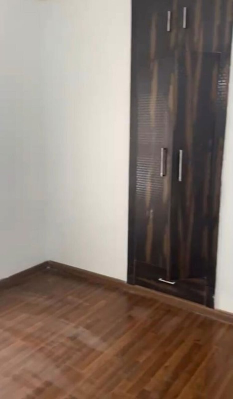 Room, kheri kalan 3 Bedroom 250 Sq.Yd. Apartment In Kheri Kalan Faridabad 10167903