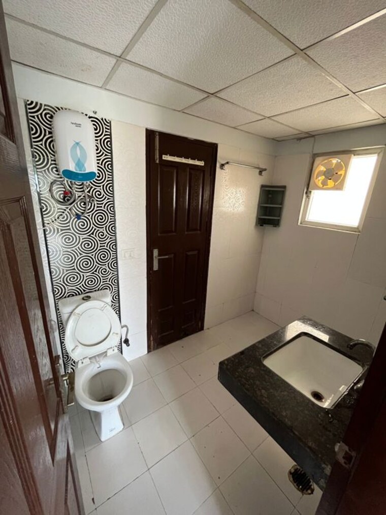 Bathroom, casa-woodstock 3 Bedroom 1688 Sq.Ft. Apartment In Sector 16c Greater Noida Greater Noida 10167685