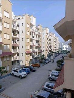 3.5 BHK + Store Room Apartment For Rent in Emaar Emerald Floors Premier