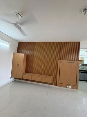 Room in 2 BHK Apartment at Amar Shaheed Path – for Rent