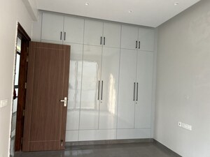 Room in 3.5 BHK Apartment at Emaar MGF Emerald Hills, Sector 65 – for Rent