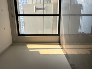 Room in 3.5 BHK Apartment at Emaar MGF Emerald Hills, Sector 65 – for Rent