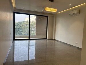 Room in 3.5 BHK Apartment at Emaar MGF Emerald Hills, Sector 65 – for Rent