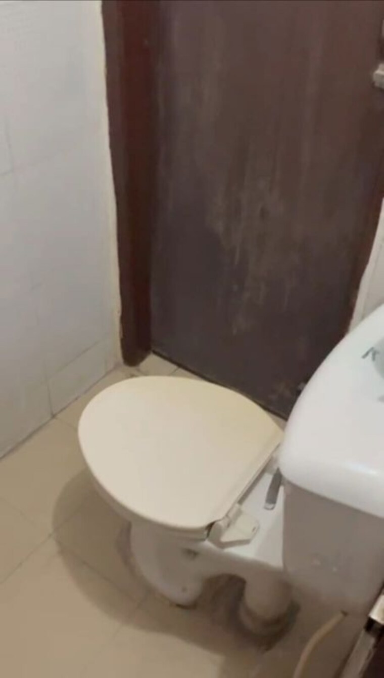 Bathroom, new-palam-vihar-3 5 Bedroom 2000 Sq.Ft. Independent House In Sector 111 Gurgaon 10168069