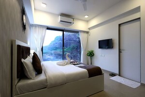 Bedroom in 3 BHK Apartment at Kanakia Silicon Valley, Powai – for Rent