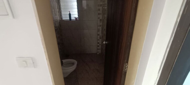 Bathroom, dlh-udaka-heights-goregaon-west 2.5 Bedroom 800 Sq.Ft. Apartment In Goregaon West Mumbai 10168098