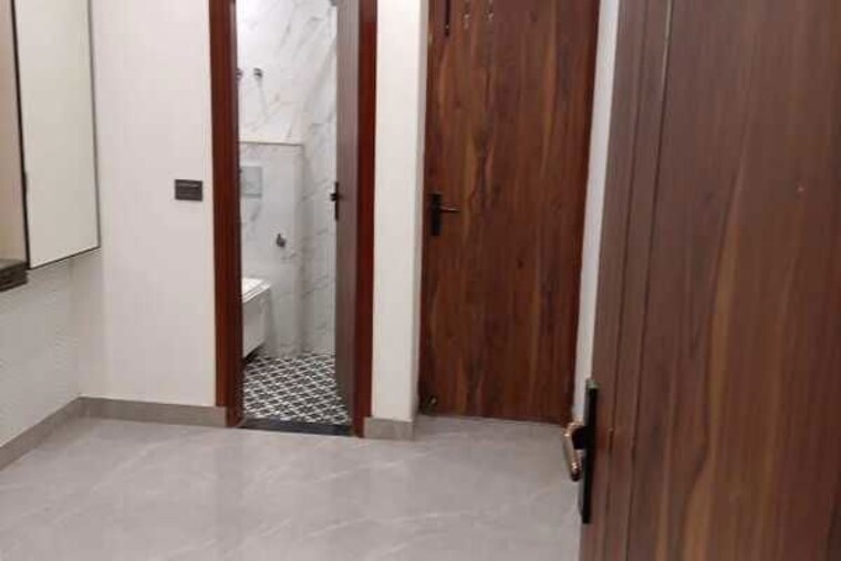 Bathroom, mahavir enclave 2.5 Bedroom 65 Sq.Yd. Apartment In Mahavir Enclave Delhi 10168112