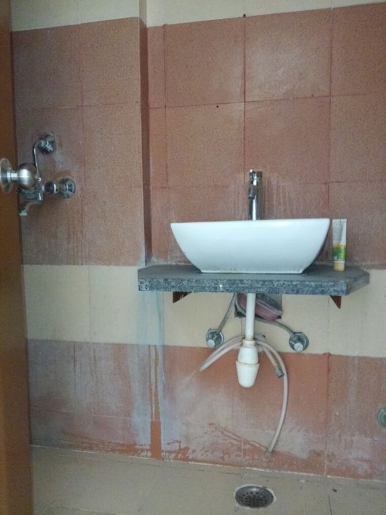 Bathroom, sector 16c greater noida 2.5 Bedroom 1190 Sq.Ft. Apartment In Sector 16c Greater Noida Greater Noida 10168152