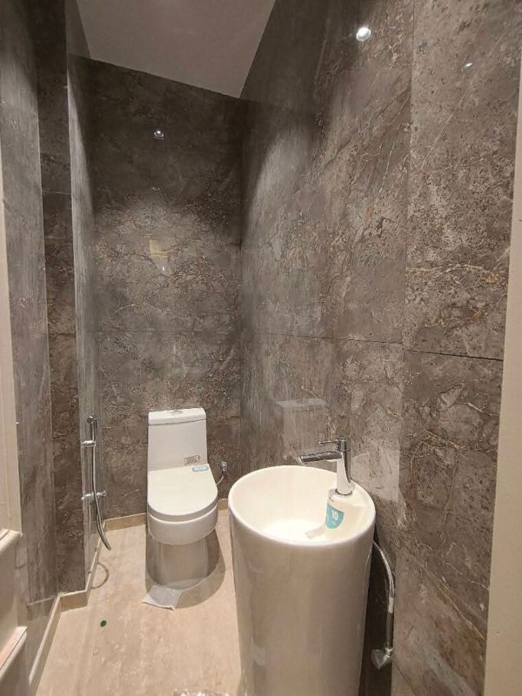 Bathroom, saket 3 Bedroom 1500 Sq.Ft. Apartment In Saket Delhi 10168158