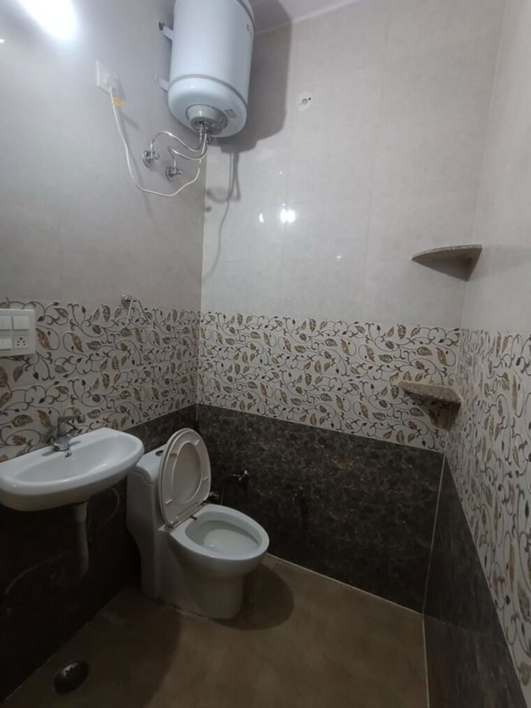 Bathroom, ansal-palam-triangle 1 Bedroom 650 Sq.Ft. Apartment In Palam Vihar Extension Gurgaon 10168166