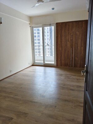 Room in 4 BHK Apartment at Lotus Panache, Sector 110 – for Rent