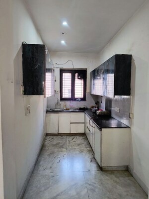 Kitchen in 2 BHK Builder Floor at Sector 43 – for Rent