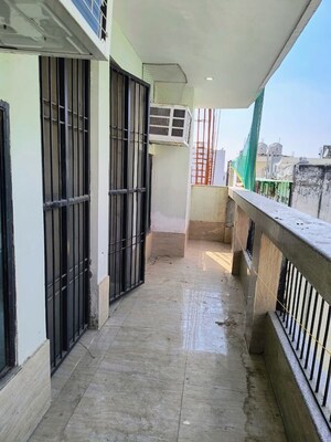 Balcony in 2 BHK Builder Floor at Sector 43 – for Rent