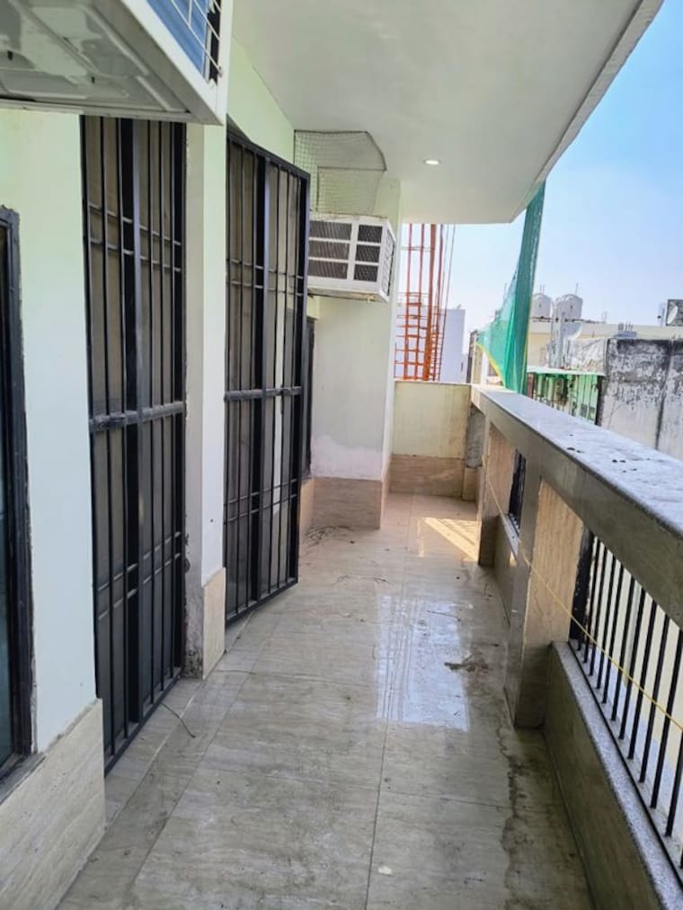 Balcony, sector 43 2 Bedroom 175 Sq.Yd. Builder Floor In Sector 43 Gurgaon 10168196