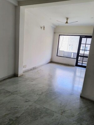 Room in 2 BHK Builder Floor at Sector 43 – for Rent