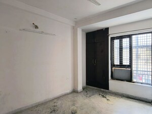Room in 2 BHK Builder Floor at Sector 43 – for Rent