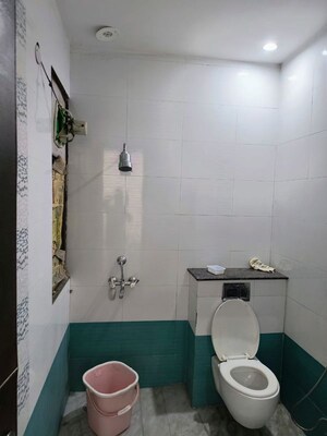 Bathroom in 2 BHK Builder Floor at Sector 43 – for Rent