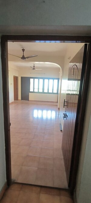 Room in 3 BHK Apartment at Velachery – for Rent