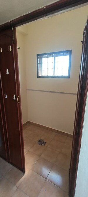 Room in 3 BHK Apartment at Velachery – for Rent