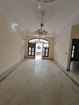 Building Lobby in 3 BHK Builder Floor at Craft Destination 43, Sector 43 – for Rent