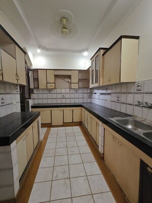 Kitchen in 3 BHK Builder Floor at Craft Destination 43, Sector 43 – for Rent