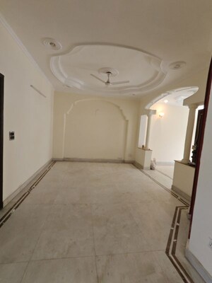 Bathroom in 3 BHK Builder Floor at Craft Destination 43, Sector 43 – for Rent