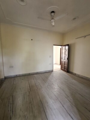 Room in 3 BHK Builder Floor at Craft Destination 43, Sector 43 – for Rent