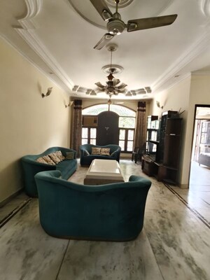 Living Room in 3 BHK Builder Floor at Ansal Sushant Lok I, Sector 43 – for Rent