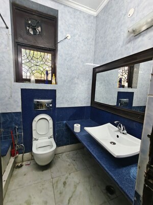 Furnished Amenities in 3 BHK Builder Floor at Ansal Sushant Lok I, Sector 43 – for Rent