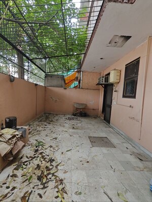 Balcony in 3 BHK Builder Floor at Ansal Sushant Lok I, Sector 43 – for Rent