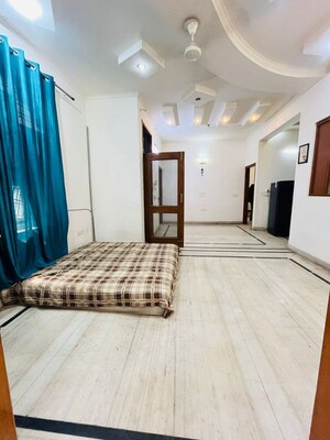 Bedroom in 3 BHK Builder Floor at Sector 46 – for Rent