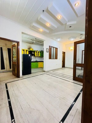 Room in 3 BHK Builder Floor at Sector 46 – for Rent