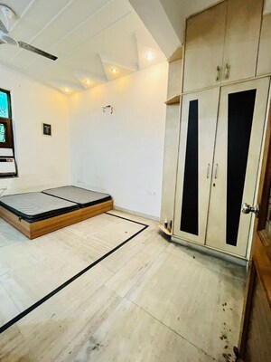 Bedroom in 3 BHK Builder Floor at Sector 38 – for Rent